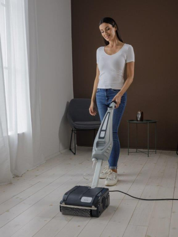 R25/35 floor scrubbers in use